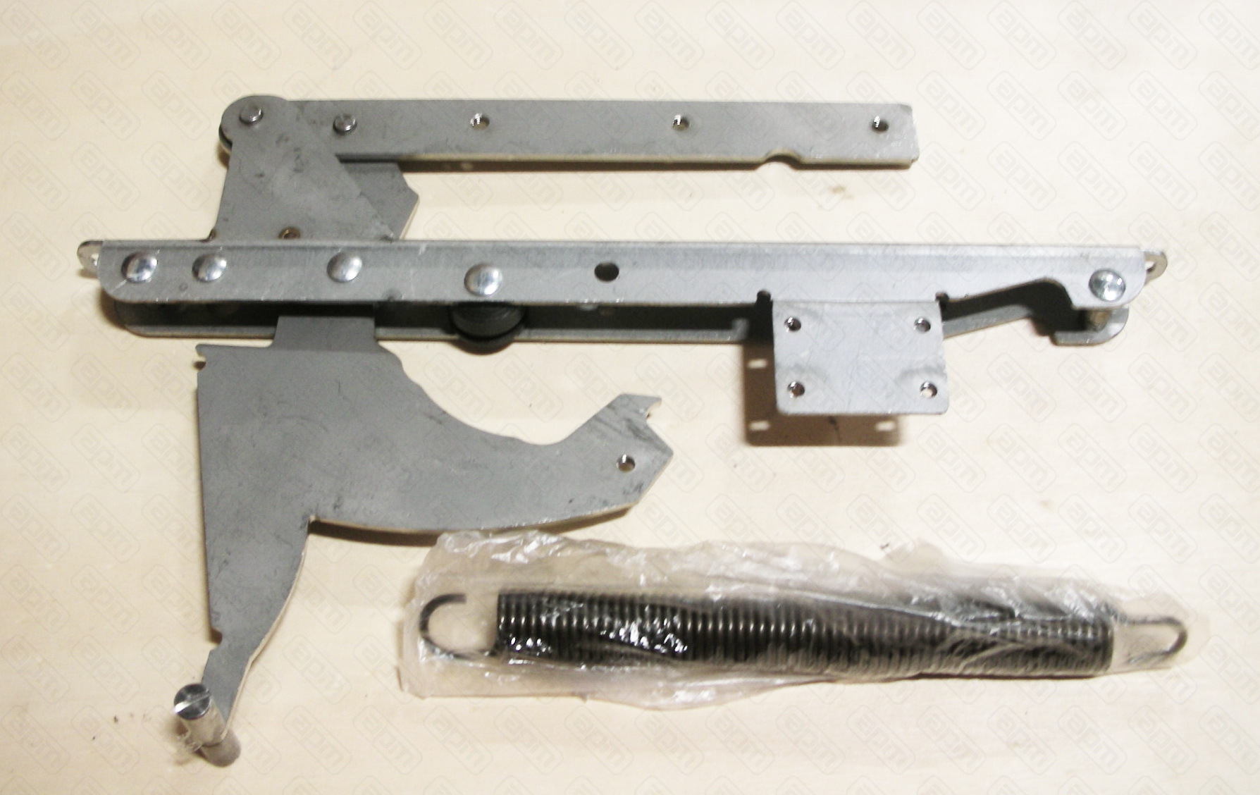 Петля двери левая DOOR HINGELEFT