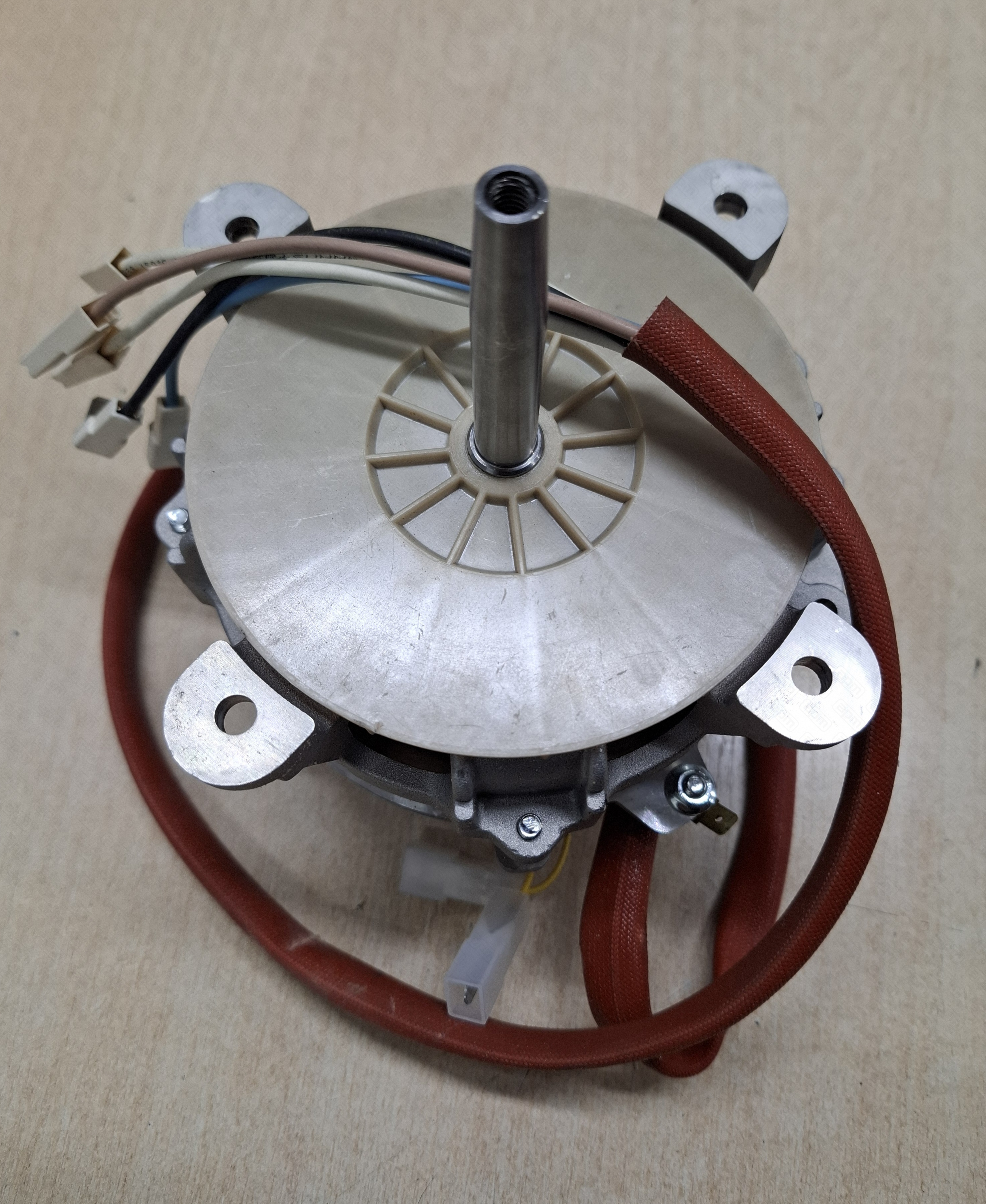 Однофазный двигатель 230208240V 5Q60HZ P200W с энкодером SINGLE PHASE MOTOR 230208240V 5Q60HZ P200W SEPARATE THERMAL WITH ENCODERCLF 28003350RPM 2P0L ICONICAL SHAFT