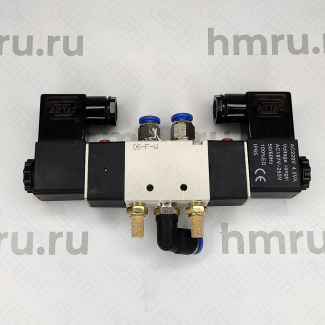 Пневмораспределитель 4V220-08220 в комлекте с коннекторами 2 шт